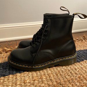 NWOT Dr. Martens 1465 Women's Smooth Leather Lace Up Boots - Size 8